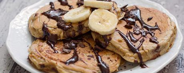 Pancakes alla Banana con Nocciole e Cioccolato